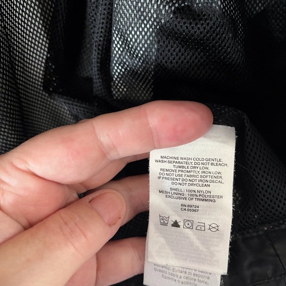 Columbia medium,unisex black windbreaker hooded, 23inches armpit, good condition - Picture 2 of 5